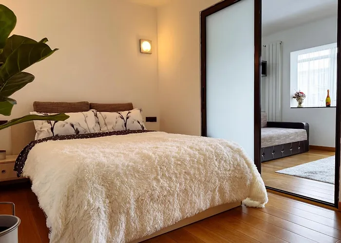 Cr Urban Decebal Center * 布加勒斯特